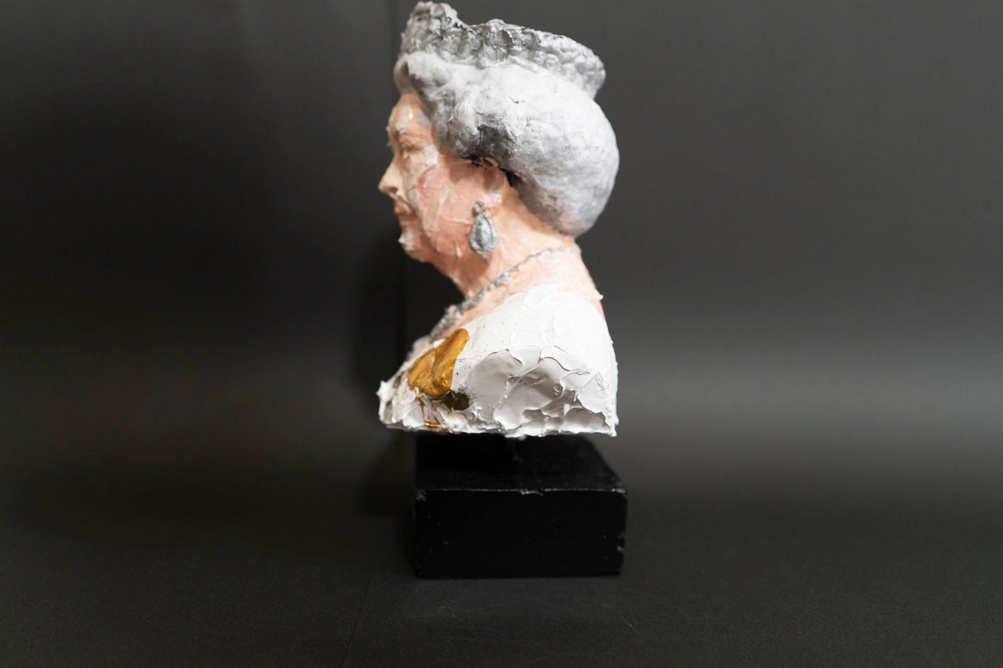 Elizabeth II Sculpture contemporary sculpture art