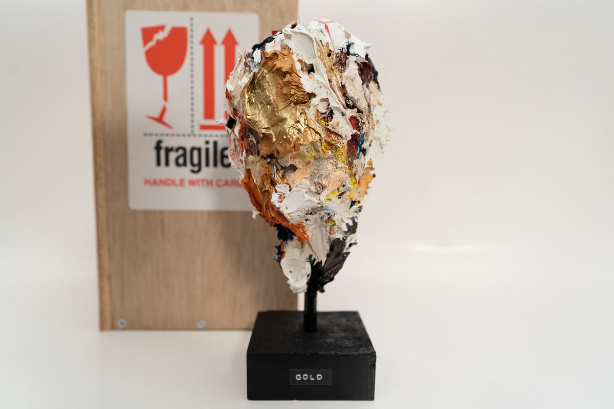 Gold sculpture    contemporary art