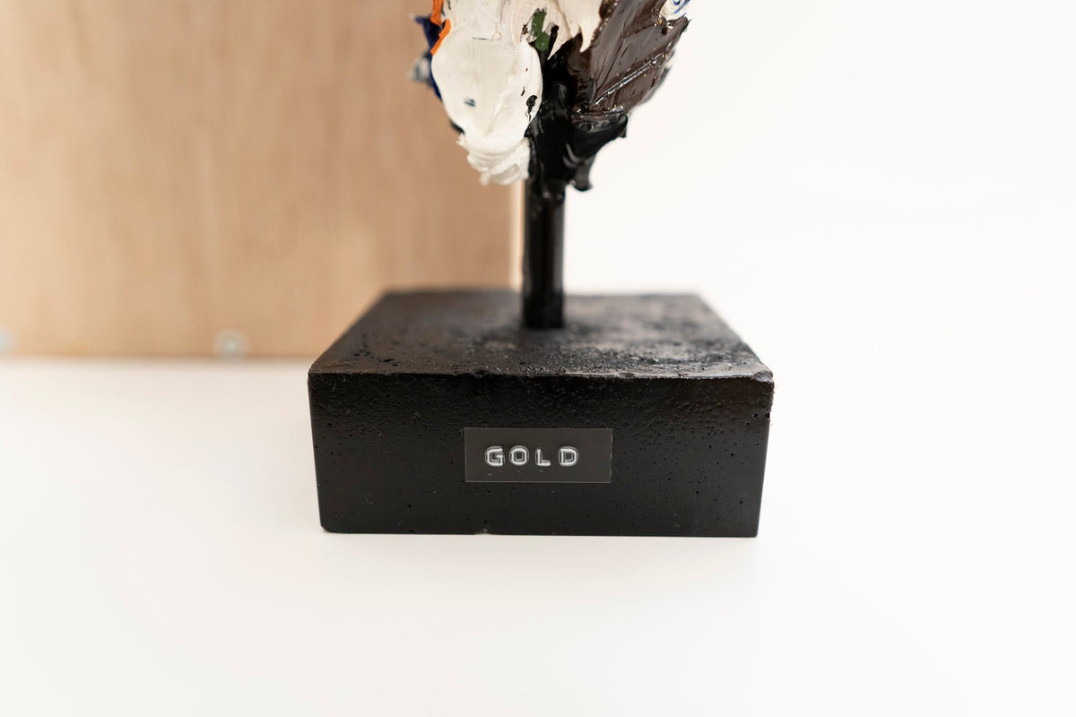 Gold sculpture    contemporary art