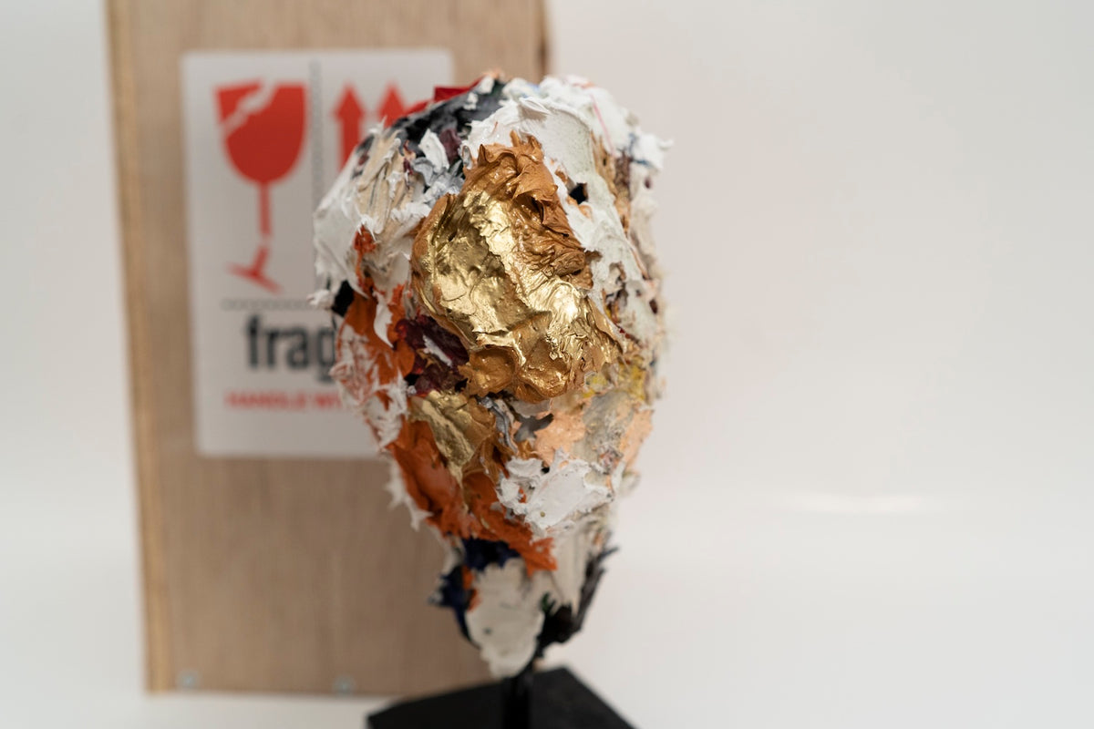 Gold sculpture    contemporary art