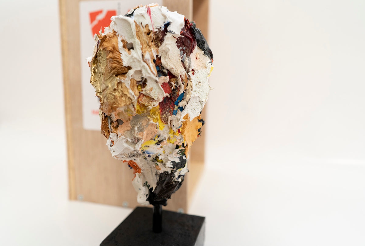 Gold sculpture    contemporary art