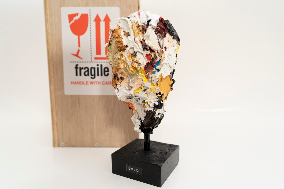Gold sculpture    contemporary art