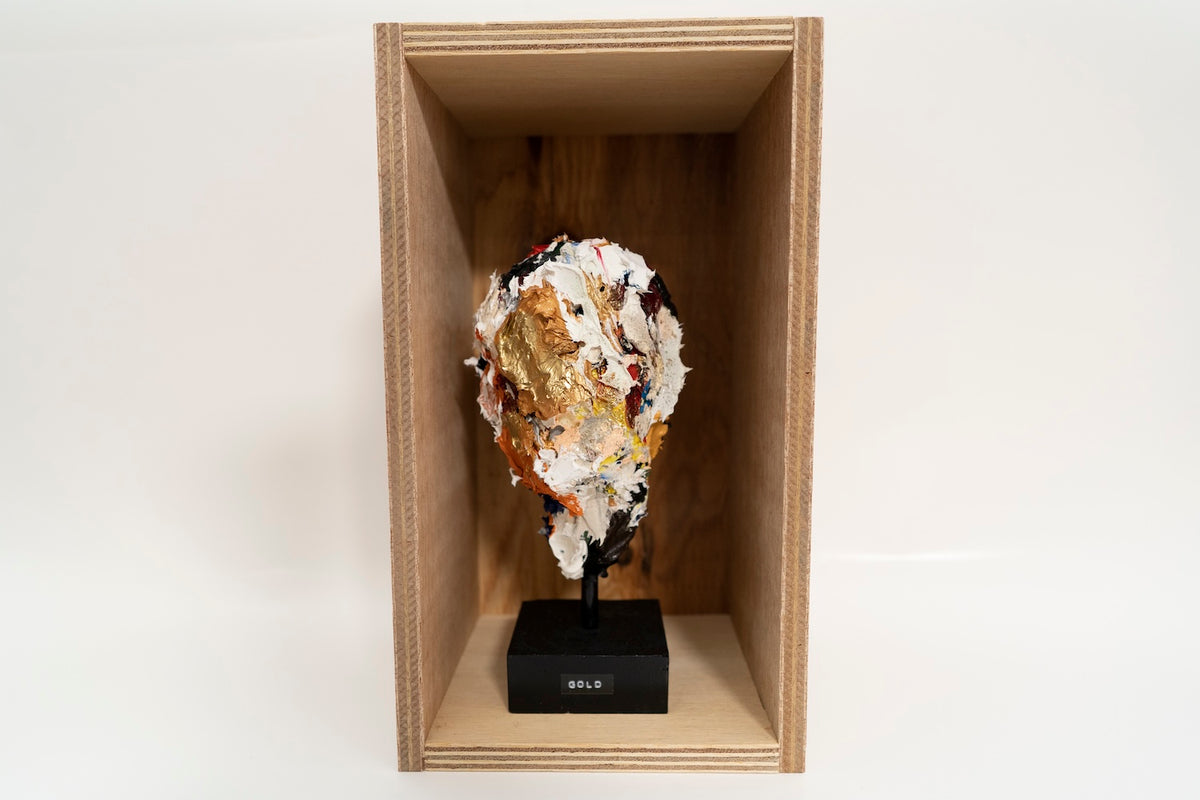 Gold sculpture    contemporary art