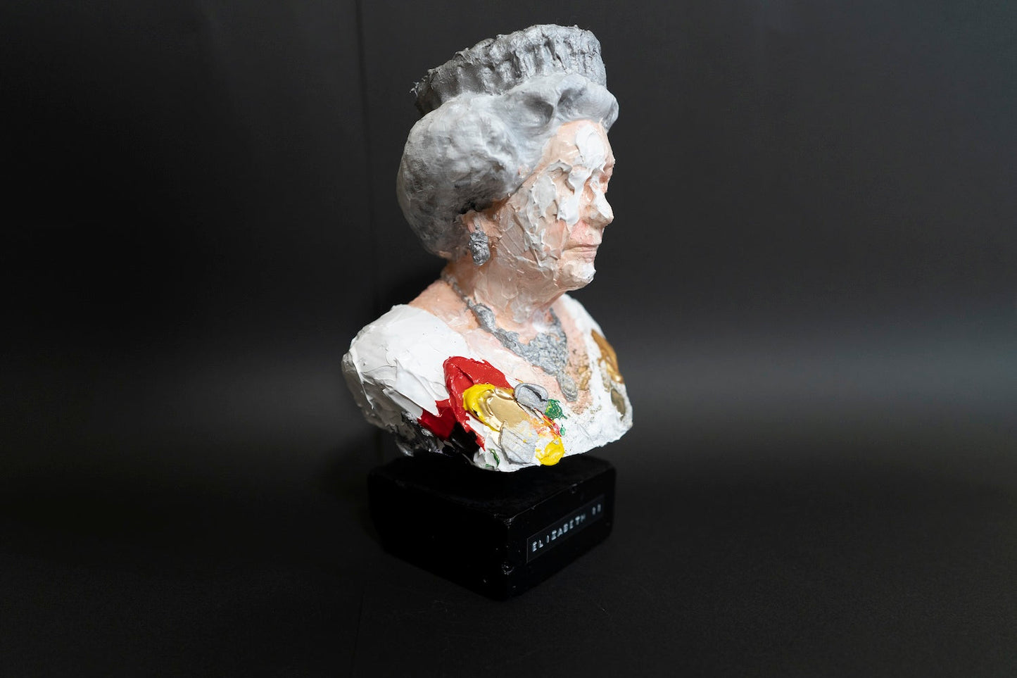 Elizabeth II Sculpture     contemporary sculpture art