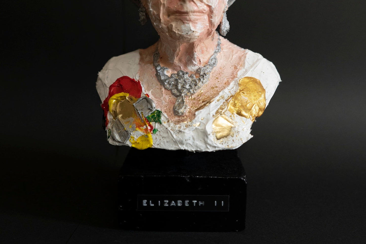 Elizabeth II Sculpture     contemporary sculpture art