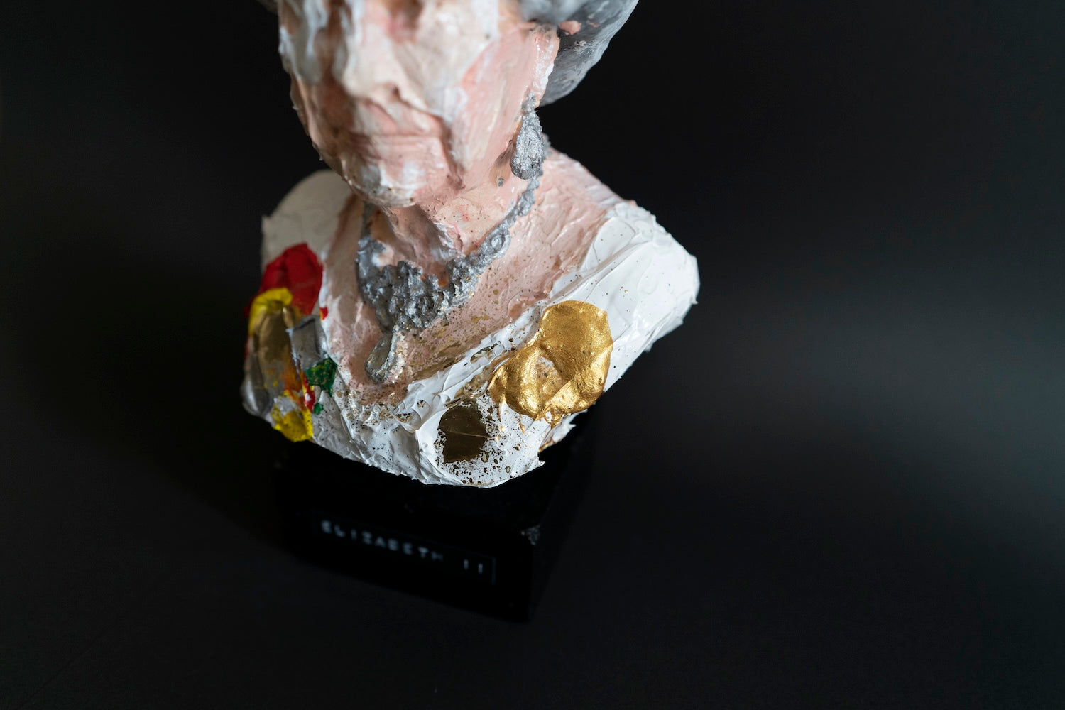 Elizabeth II Sculpture     contemporary sculpture art