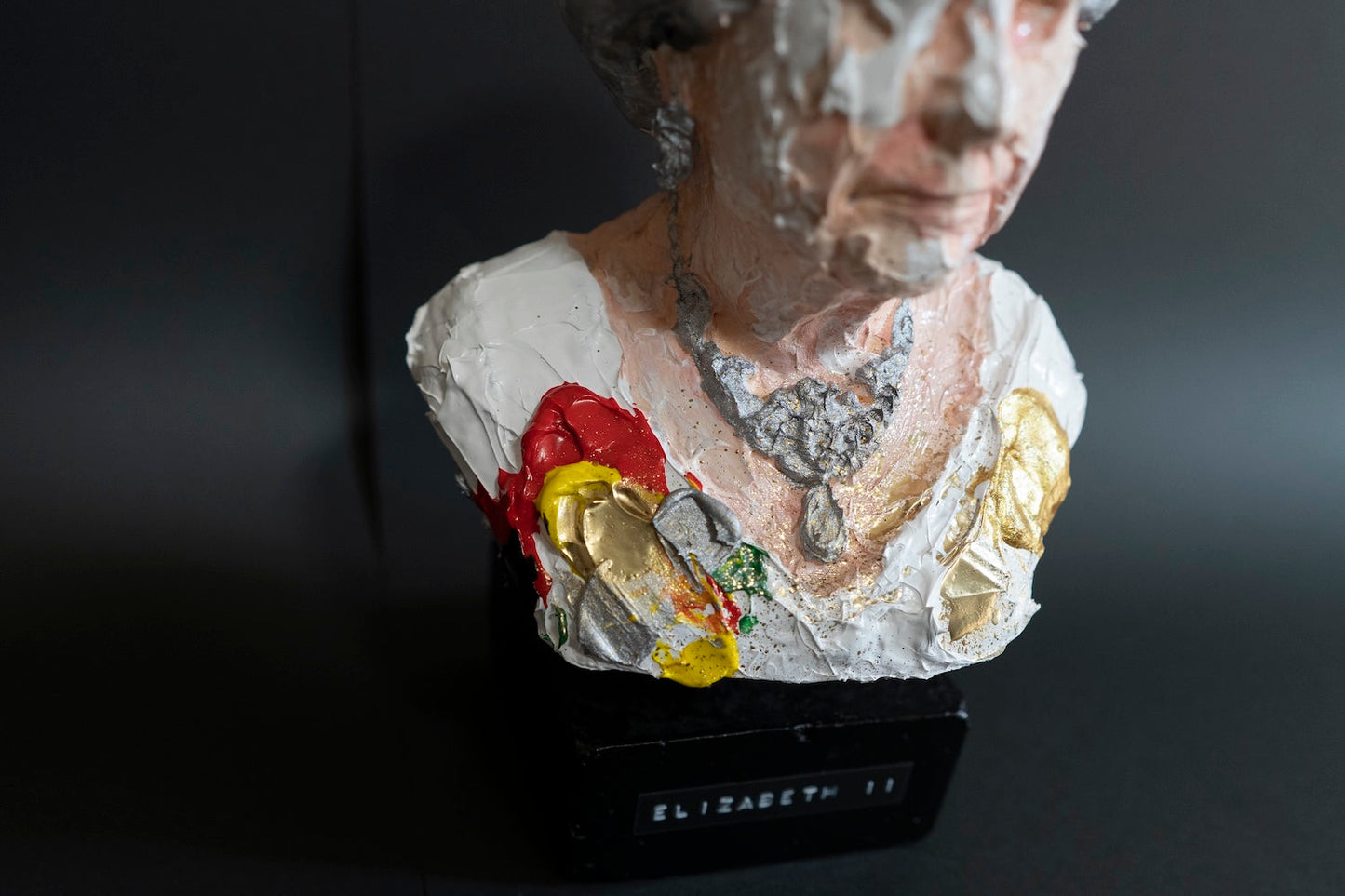 Elizabeth II Sculpture     contemporary sculpture art