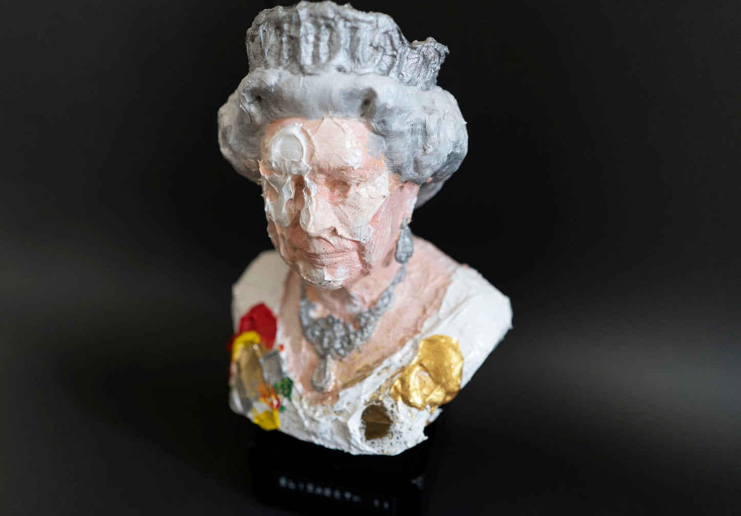 Elizabeth II Sculpture     contemporary sculpture art