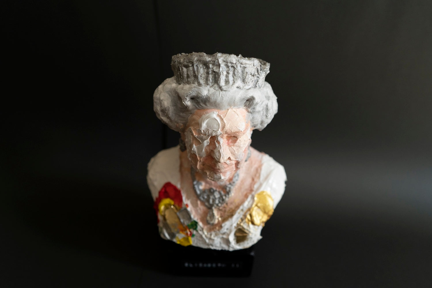 Elizabeth II Sculpture     contemporary sculpture art