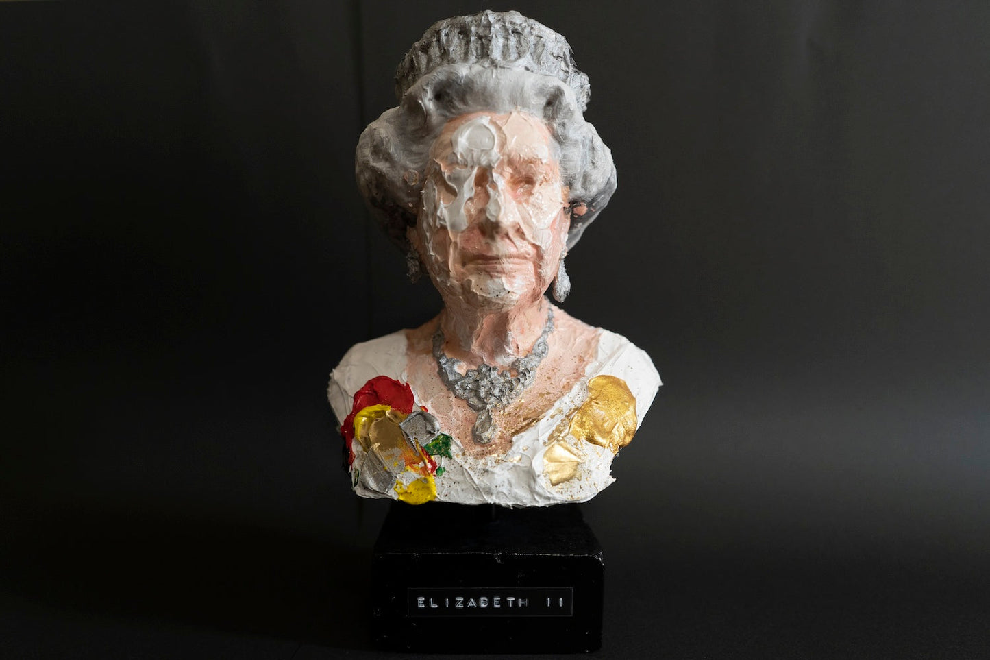 Elizabeth II Sculpture     contemporary sculpture art